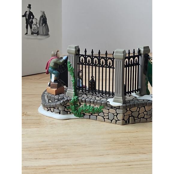 Dept 56 A Christmas Carol Reading by Charles Dickens Set of 4 No. 58403 - Picture 14 of 16